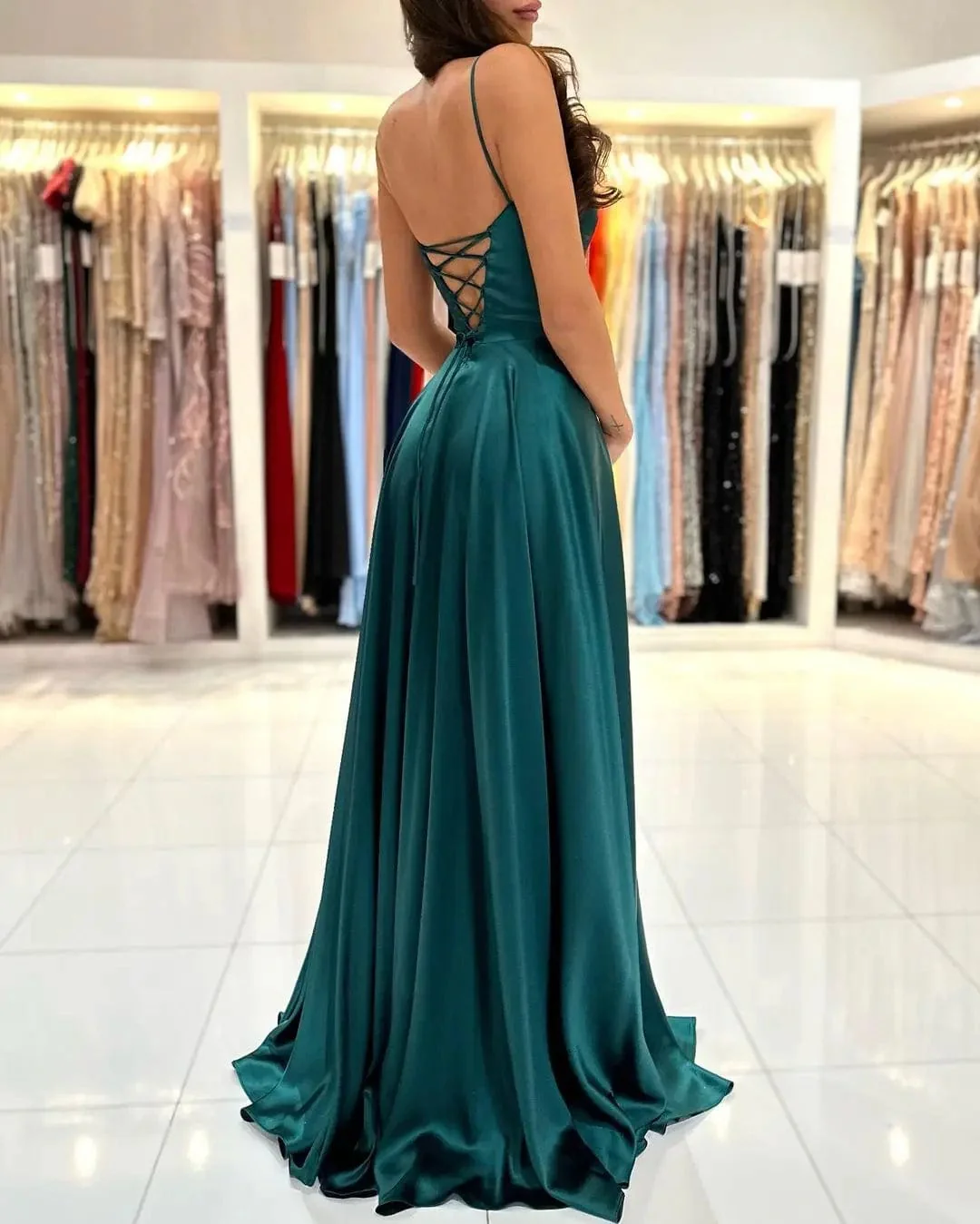 Robe invitée de mariage vert émeraude - Image 2