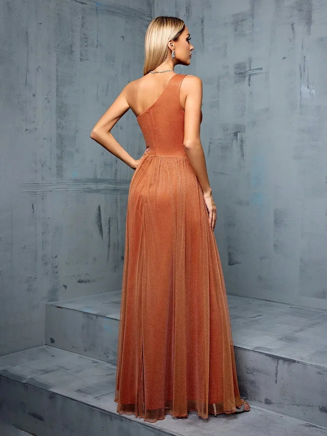 Robe invitée de mariage épaule dénudée - Image 2