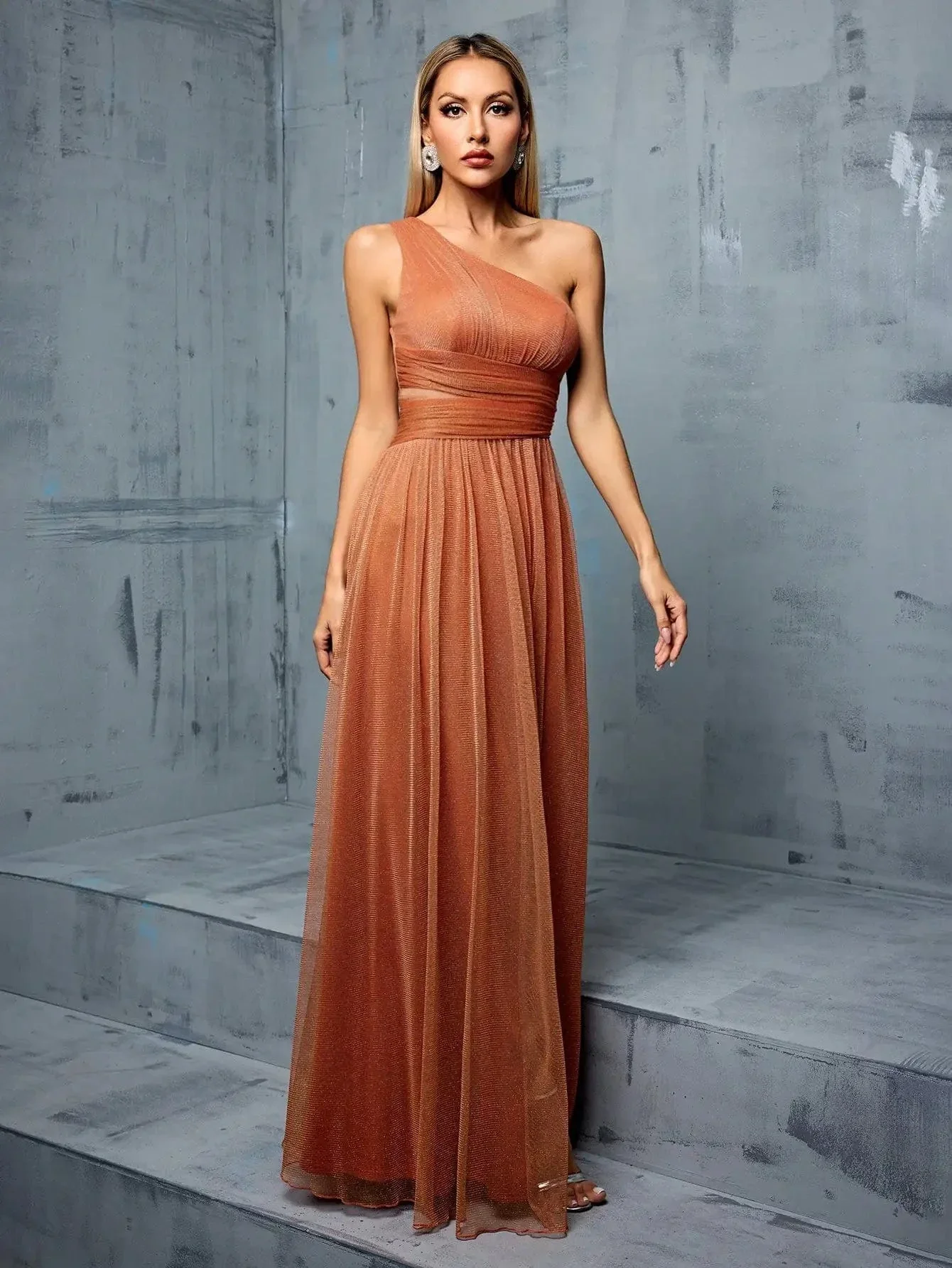 Robe invitée de mariage épaule dénudée - Image 5