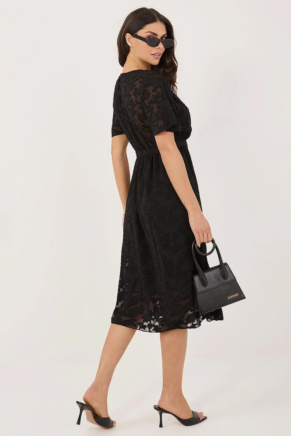Robe noire midi élégante - Image 3