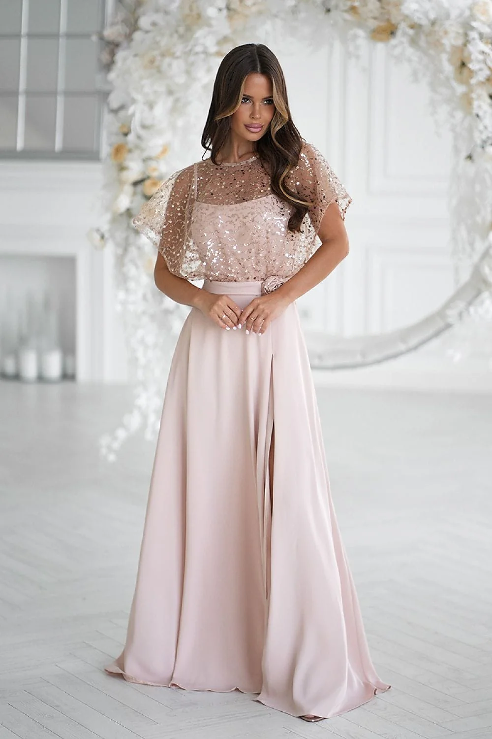 Robe de soirée longue beige chic pailletée