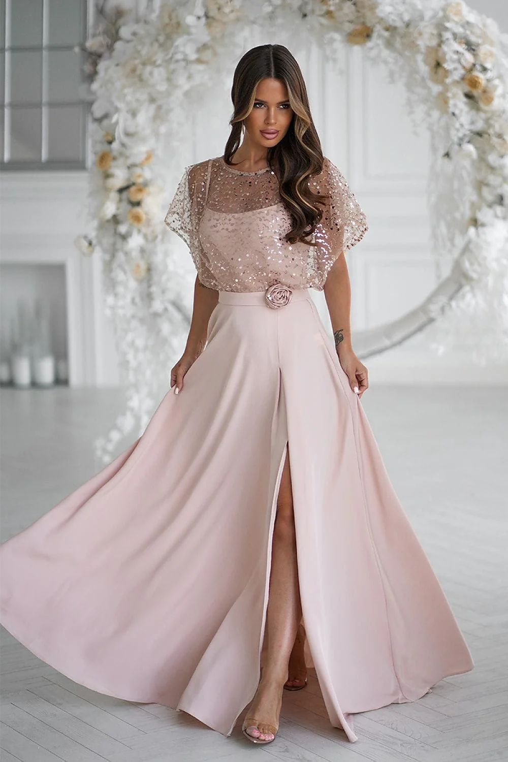 Robe de soirée longue beige chic pailletée - Image 2